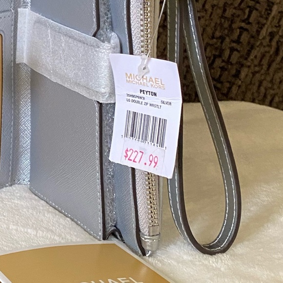 SOLD! NWT Michael Kors Peyton Double Zip Wristlet - Picture 16 of 16